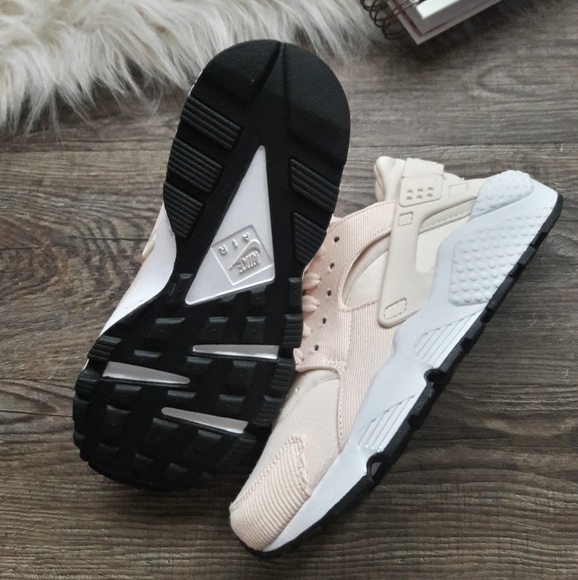 NEW Nike Air Huarache Run SE - Picture 8 of 8